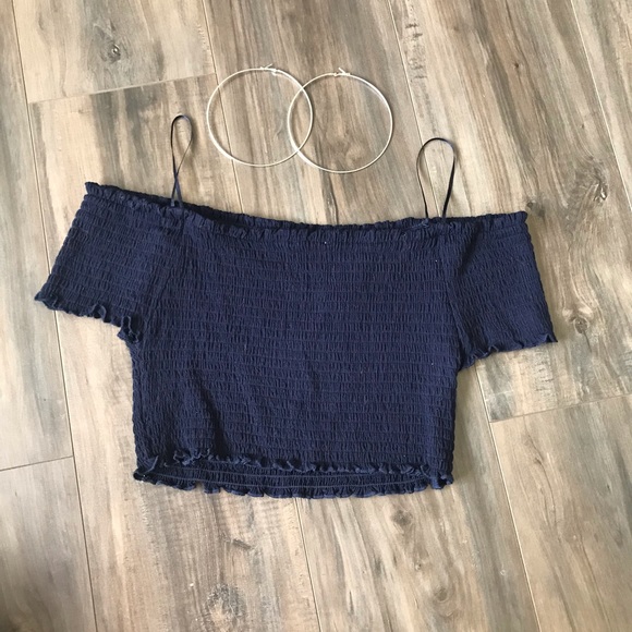 Crop top + hoops - Picture 3 of 3